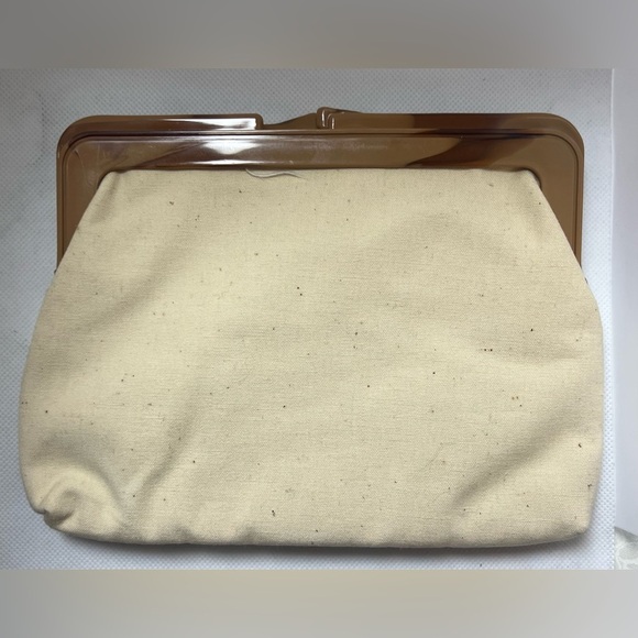 VINTAGE: Floral Tapestry Bakelike, kissy lock top,  bag. - Picture 6 of 16